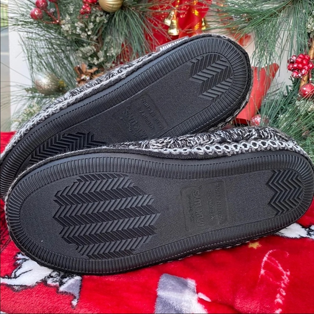 Women's Muk Luks Combertable Hazel Slippers - Picture 6 of 6